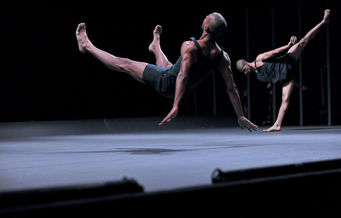La Batsheva Dance Company sur scène.