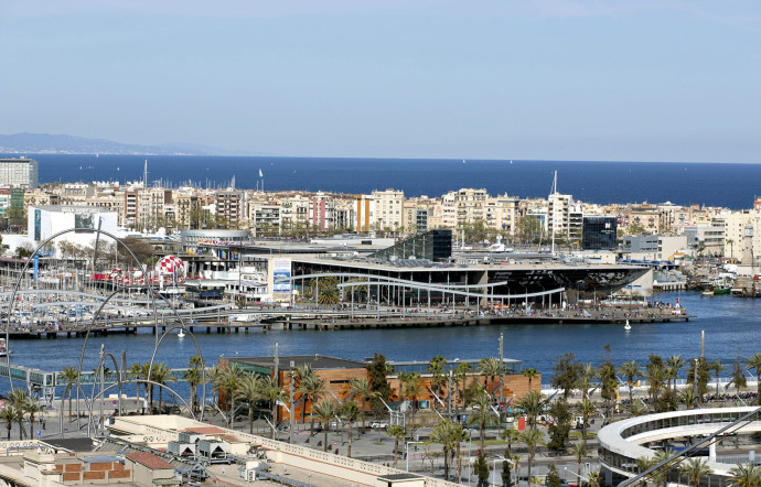 A la fois un port commercial, de croisières, logistique, énergétique et citoyen, le port de Barcelone possède un atout inégalé en europe : son extrême diversité.