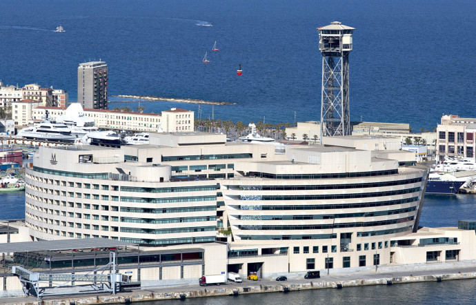 A la fois un port commercial, de croisières, logistique, énergétique et citoyen, le port de Barcelone possède un atout inégalé en europe : son extrême diversité.