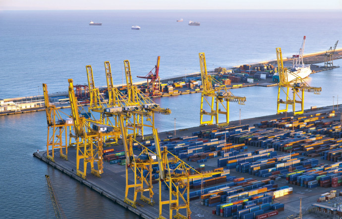A la fois un port commercial, de croisières, logistique, énergétique et citoyen, le port de Barcelone possède un atout inégalé en europe : son extrême diversité.