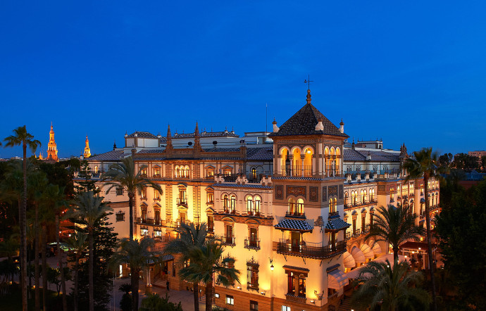Le palace Alfonso XIII la nuit.