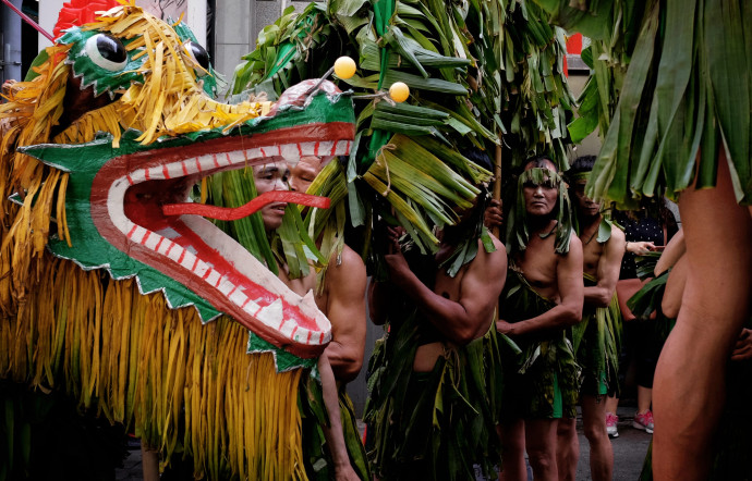 La fête du dragon ivre est aussi l’occasion de se déguiser.