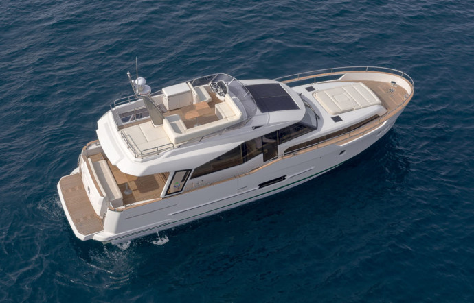 Greenline 48 Hybrid.