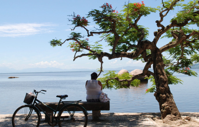 Située dans le fond de la baie, l’île de Paquetá était autrefois un lieu de villégiature pour cariocas aisés. Aujourd’hui, plus personne ne fréquente ses magnifiques plages ni ne se baigne.