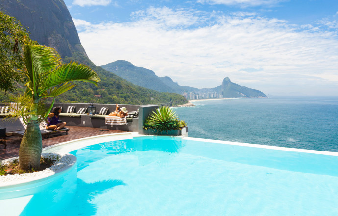 La Suite est installée dans le quartier résidentiel de Joá, à quelques pas de l’océan et à 30 minutes d’Ipanema.