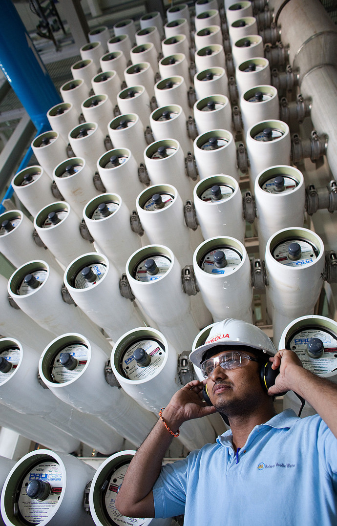 Sur la côte du sultanat d’Oman, au Proche-Orient, l’unité Barka 2 combine une centrale électrique et une usine de dessalement.