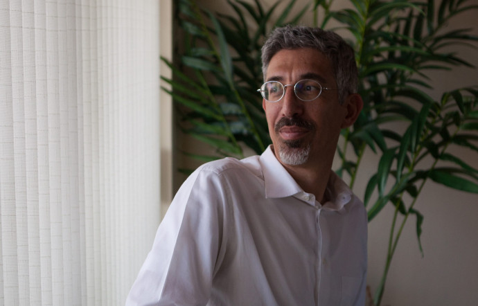 Directeur de la foire Art-Athina, Alexis Caniaris se démène depuis 2012 pour remettre sur pied cet événement artistique qui a vécu des heures fiévreuses dans les années 2000.