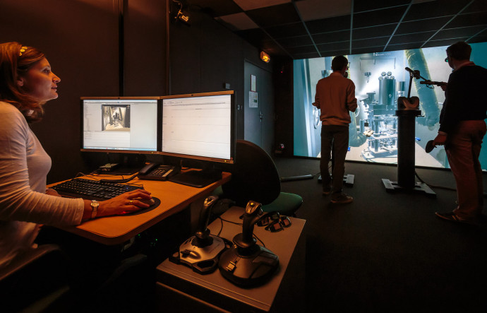 Salle immersive où sont préparées les opérations de démantèlement avec le robot Maestro mis au point par le CEA.