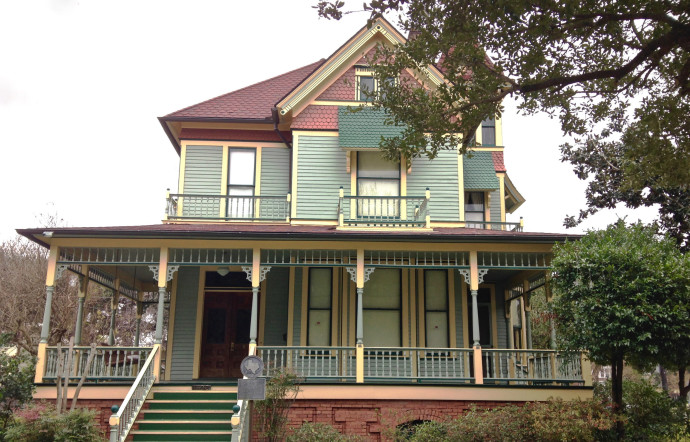 Dans le quartier de The Heights, on trouve de grandes maisons victoriennes ou créoles.