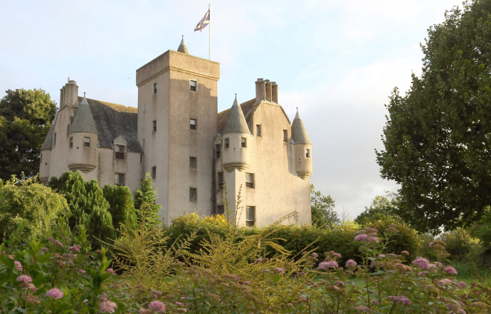 Première étape au Leslie Castle, un château du XIe siècle tombé en ruine puis reconstruit à l’identique dans les années 80. Il a été transformé en bed and breakfast.