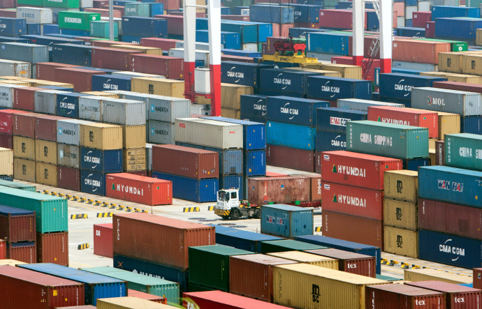 Le port de Shanghai abrite le plus grand nombre de conteneurs au monde.