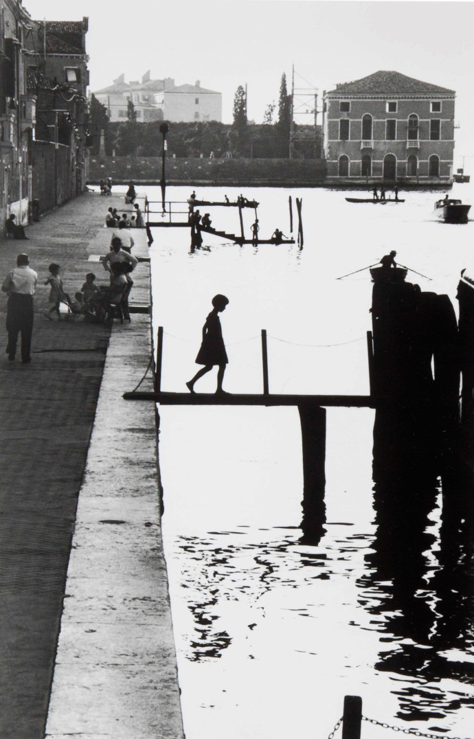 Lot 132Willy RONIS (1910 – 2009)Fondamenta nuove – Venise, 1959Épreuve argentiqueEst. 8 000 €