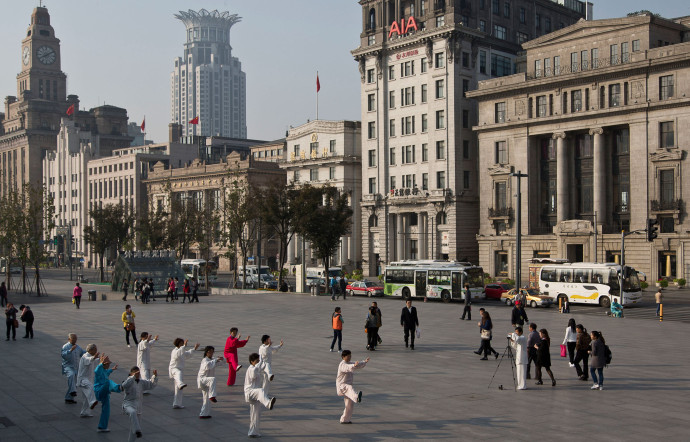 Séance de tai-chi devant les magnifiques bâtiments coloniaux du Bund, qui s’étend sur 1,5 km.