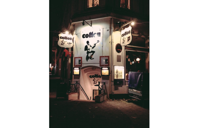 Le Cotton Club et ses allures de bar clandestin.