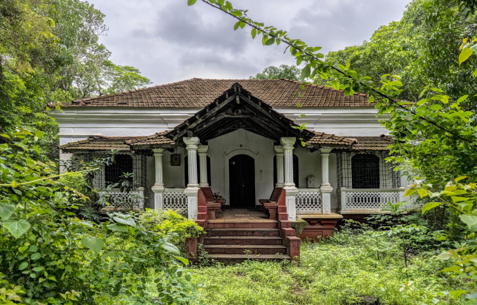Entourée d’une végétation luxuriante, cette maison goano-portugaise, située près du village d’Arpora, est à vendre.