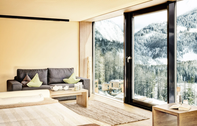La chambre de l’un des 42 chalets du resort.