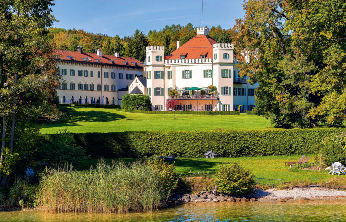 C’est au château de Possenhofen qu’est née l’impératrice d’Autriche Élisabeth de Wittelsbach, fille du duc Maximilien en Bavière.