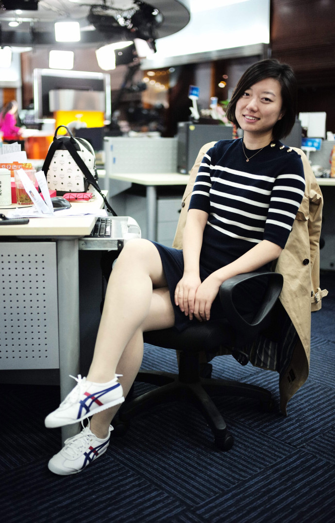 Wang Yue, 27 ans, diplômée de l’université Fudan, est une journaliste experte du secteur de la santé. Très bosseuse, elle écrit en moyenne une vingtaine d’articles par mois, en ayant à coeur de pousser l’investigation dans son domaine.