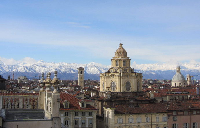 Vue sur les Alpes depuis Piazza Carignano.