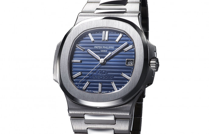 Nautilus 5711/1P , de Patek Philippe. Mouvement mécanique à remontage automatique, boîtier en platine 44 mm, cadran bleu gravé « 40 - 1976-2016 », index en diamant, bracelet en platine, étanche à 120 m, édition limitée à 700 exemplaires.