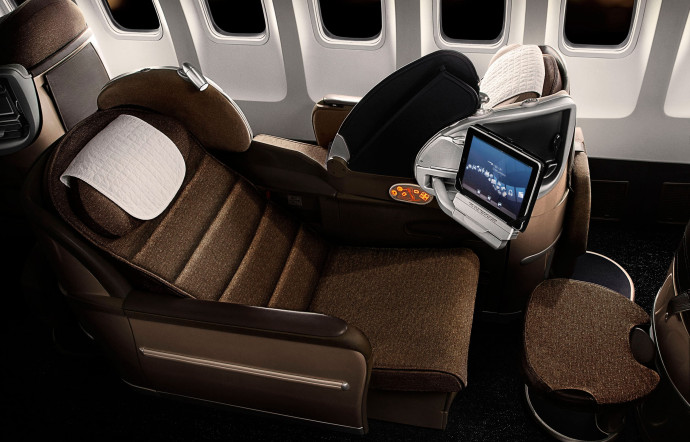 Biz Bed est la belle cabine classe affaires d’Openskies sur la ligne Paris – New York. Chaque siège est convertible en un lit parfaitement horizontal…Le top !