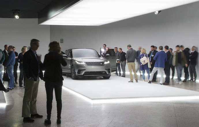 Le nouveau Range Rover Velar, présenté pendant la Design week 2017 à Milan.