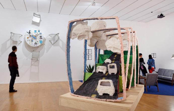 Vue de l’exposition Los Angeles, une fiction au MAC Lyon. Œuvres de Samara Golden et Hannah Greely.