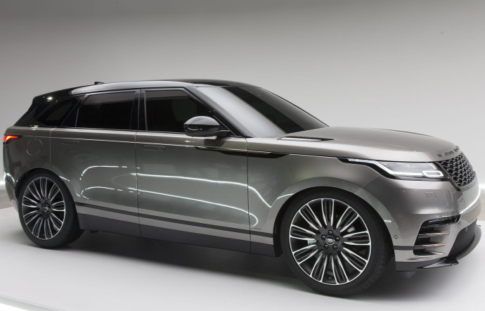 Le tout nouveau Range Rover Velar se dévoile.