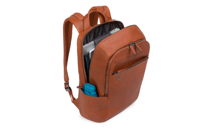 Sac de la collection « Black Square », de Piquadro.