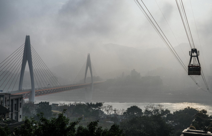 Traverser le fleuve en téléphérique permet d’avoir une vue époustouflante sur la ville.