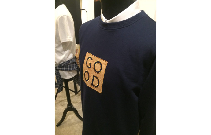 Sweat-shirt GOOD.