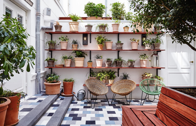 Le charmant jardin en pots du The Hoxton Amsterdam nous ferait presque oublier d’aller découvrir la ville.