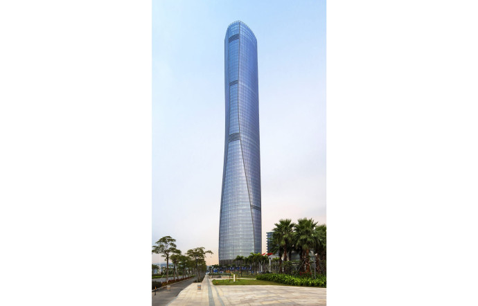 Le waterfront International Convention and Exhibition centre à Zhuhai, accueillera en 2019, sur ses 650 000 m², un théâtre, plusieurs salles de concert, deux hôtels et quatre tours dont la St. Regis, 325 m.