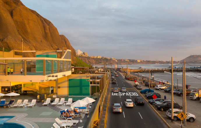 Après des années d’urbanisation sauvage, Lima présente un profil architectural on ne peut plus décousu.