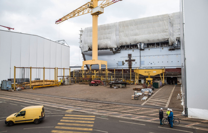 Depuis 2007, les chantiers de l’Atlantique appartiennent au coréen STX, qui a fait faillite l’an dernier. Un accord de principe a été signé avec l’italien Ficantieri en avril dernier, et remis en cause depuis.