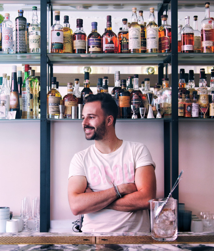 Nicolas Munos aux commandes, Bisou Bar, Paris IIIe.