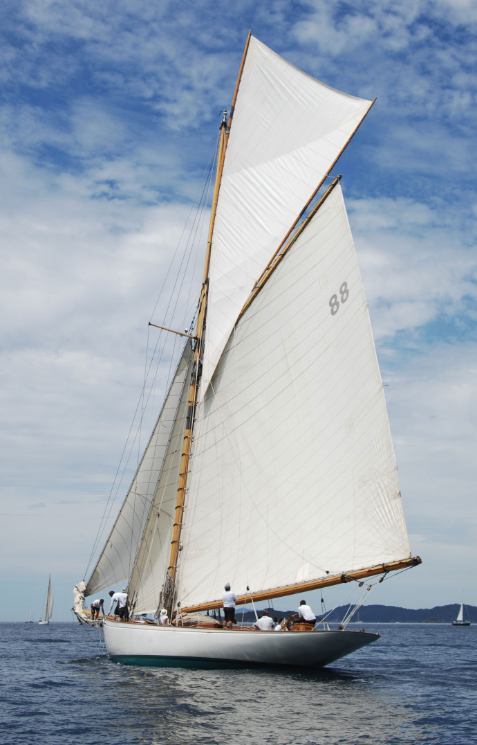 Liée au monde nautique depuis 1988, l’Atelier d’Horlogerie française Michel Herbelin réitère pour la troisième année son partenariat avec la Porquerolles Classique.