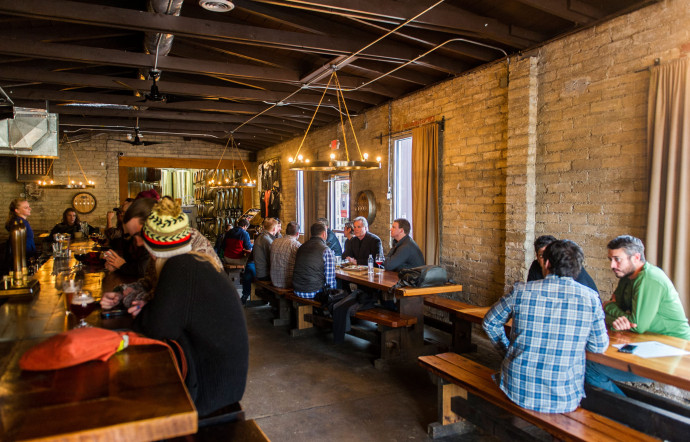 Des brasseries de taille plus modeste ont pris possession du centre-ville, comme le Funkatorium, spécialisé dans les sour.