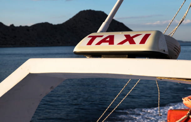Le bateau-taxi de Vassilis, marin au long cours parlant parfaitement le français.