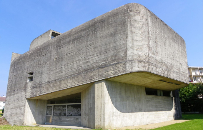 Eglise Sainte-Bernadette du Banlay, Nevers, France by Claude Parent, 1966.