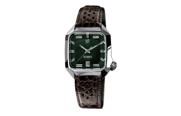 AM2 Grall de March LA.B, boîtier carré 39 mm en acier, épaisseur 12,5 mm, mouvement mécanique à remontage automatique Miyota, réserve de marche de 42 heures, guichet date à 6 h.