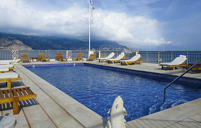 La piscine de l’hôtel La Voile d’or.