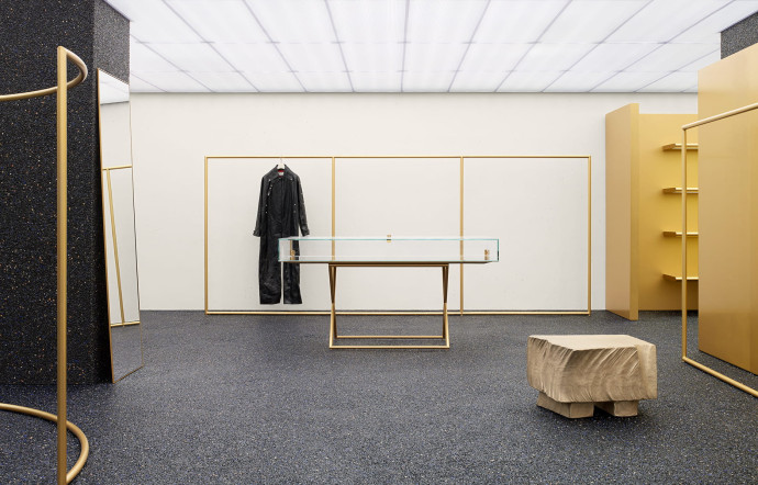 Le troisième flagship new-yorkais d’Acne Studios a été imaginé par l’architecte anglais Max Lamb.