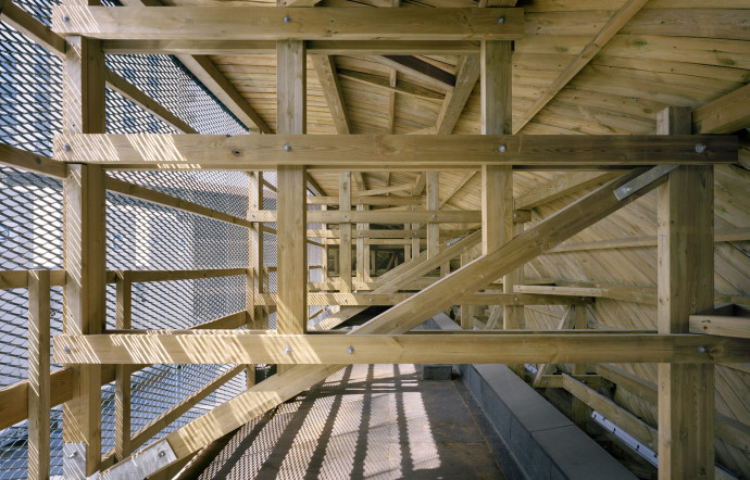 A l’intérieur du dôme cuivré qui surplombe l’immeuble.