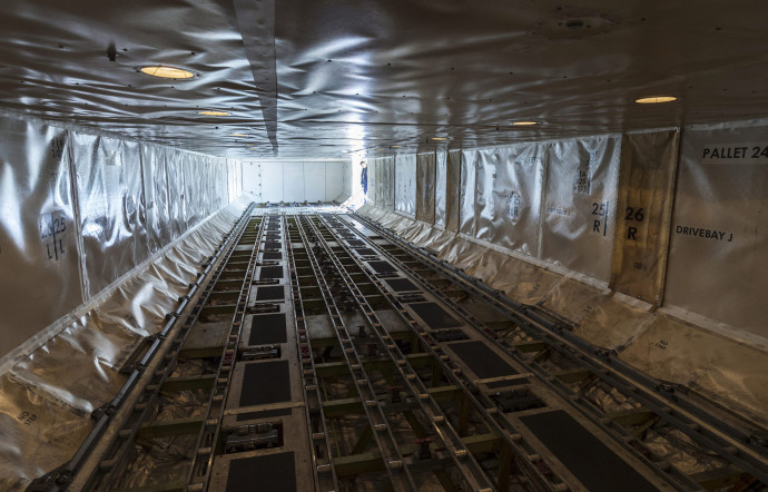 A l’intérieur d’une des deux soutes, prêtes à accueillir plus de six tonnes de bagages et 20 tonnes de marchandises.