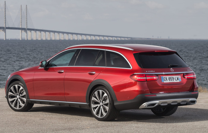 A 62 200 € la Mercedes Classe E All Terrain passe partout.