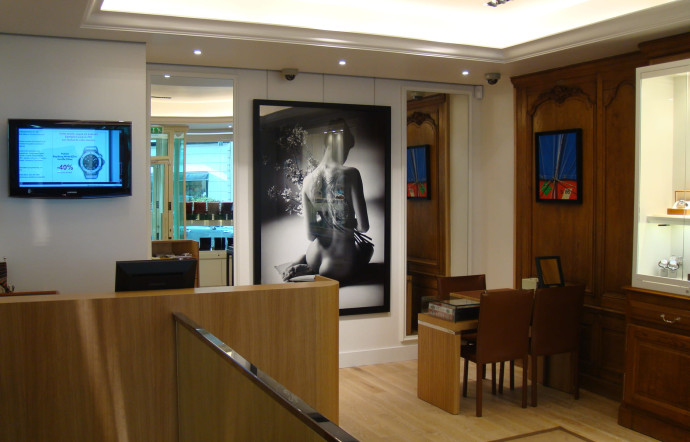 L’intérieur de la boutique MMC à Paris, un charmant écrin.
