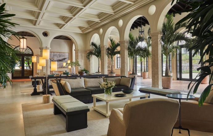 Le lobby du Four Seasons at The Surf Club à Miami.