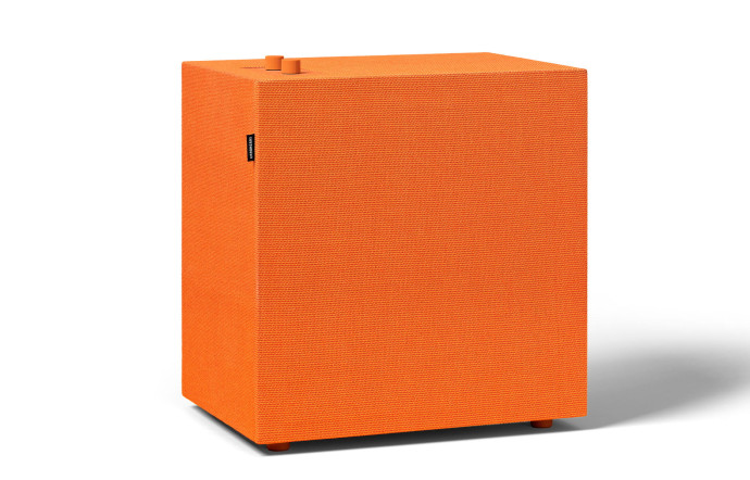 Baggen Goldfish orange (60 w), 450 €.