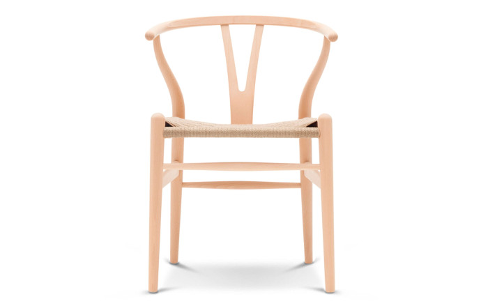 La chaise Wishbone CH24 de l’éditeur Carl Hansen & Son.